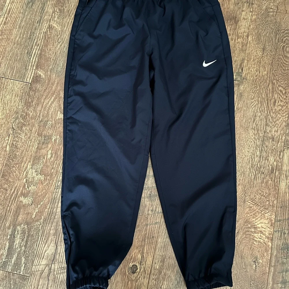 Nike Black Joggers - Picture 1 of 2